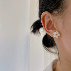 Brinco Flor Branca Íris