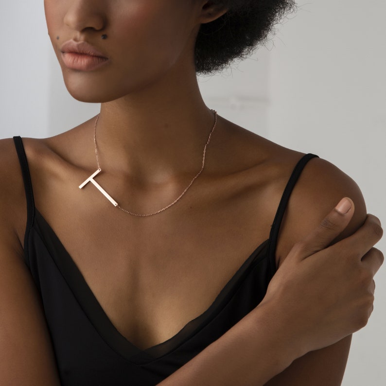 Colar Inicial Lateral Paola