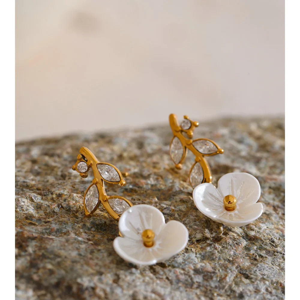 Brinco Flor Zircônia Zoe