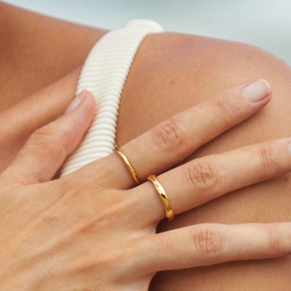 Anel Orgânico Liso Cloe