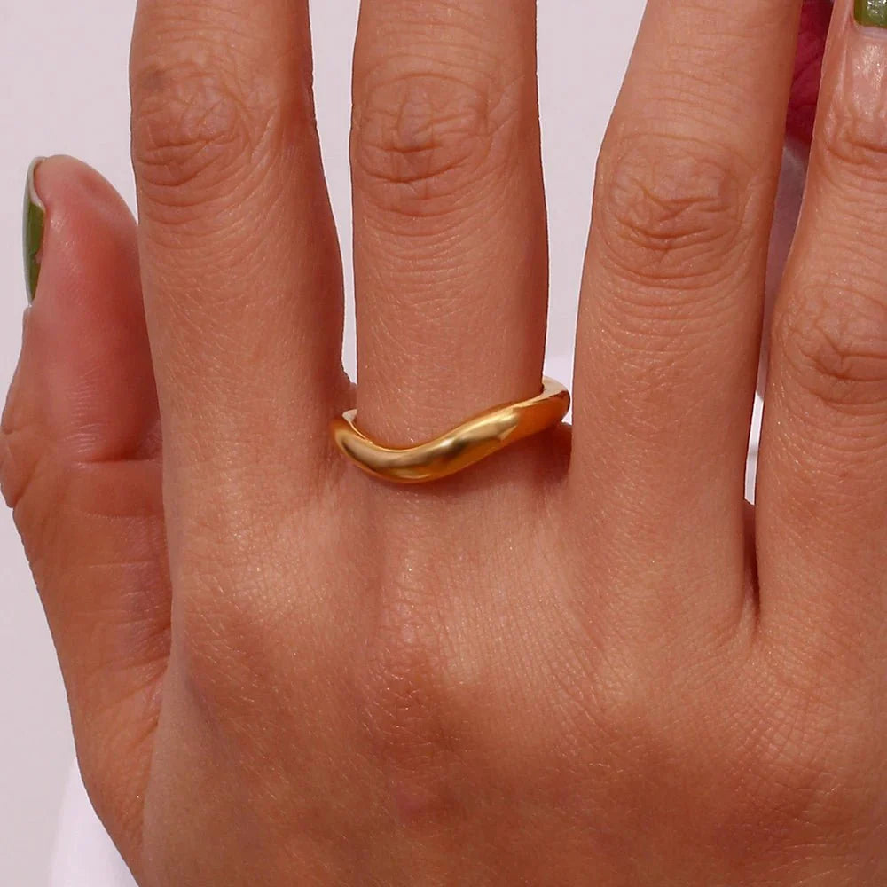 Anel Orgânico Liso Cloe