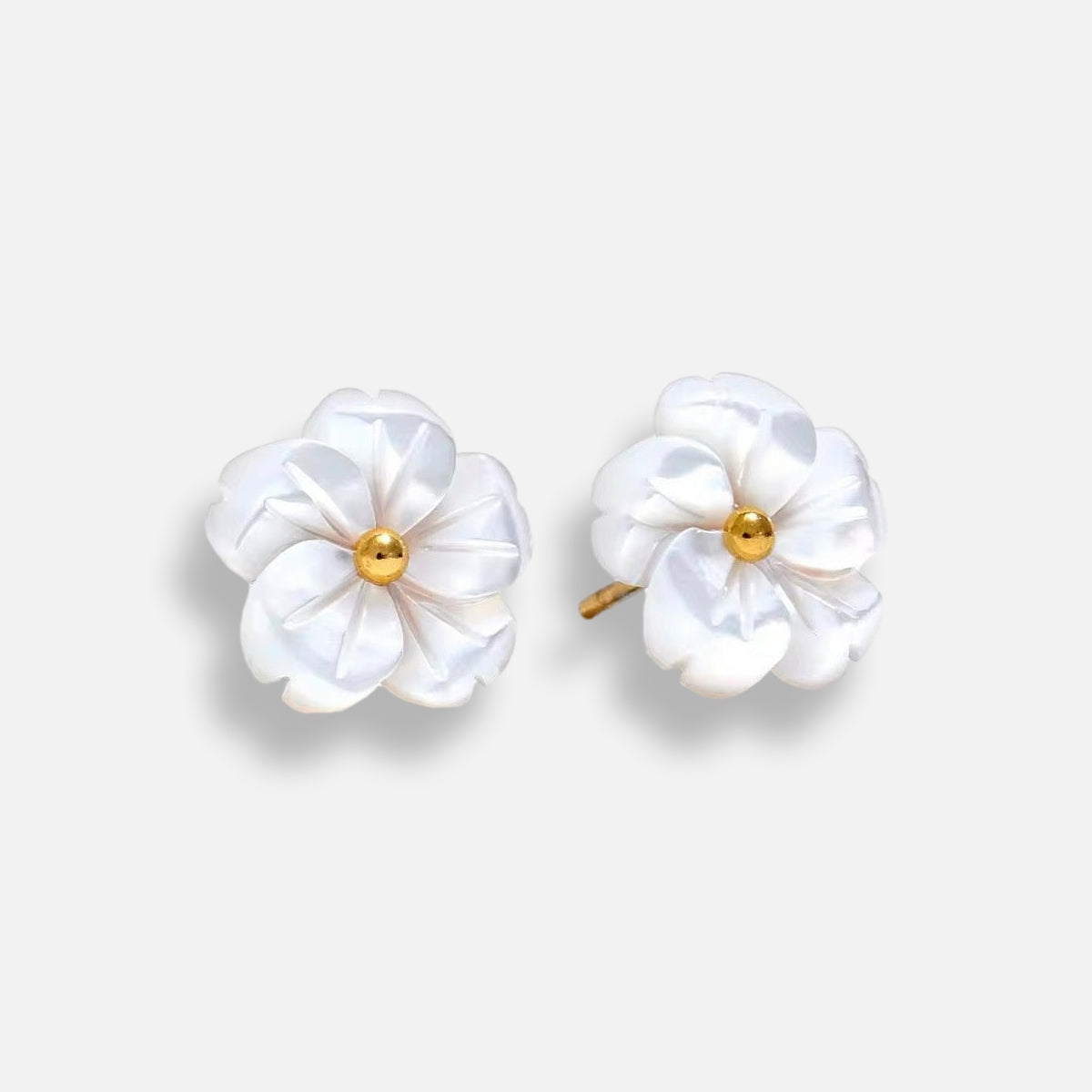 Brinco Flor Branca Íris